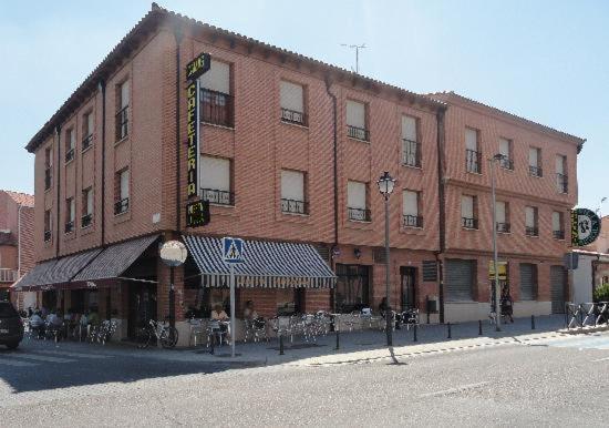 Hostal Puerta La Villa Valladolid Exterior foto
