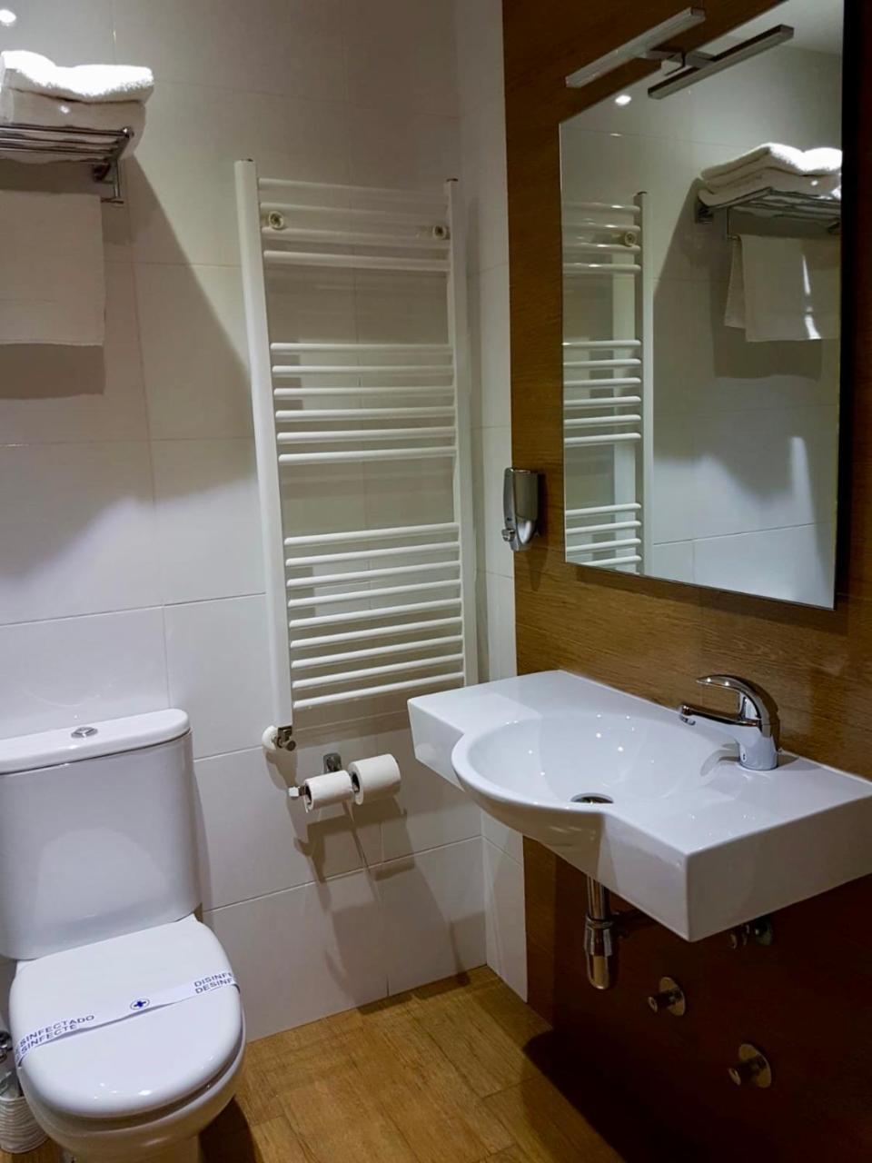Hostal Puerta La Villa Valladolid Exterior foto