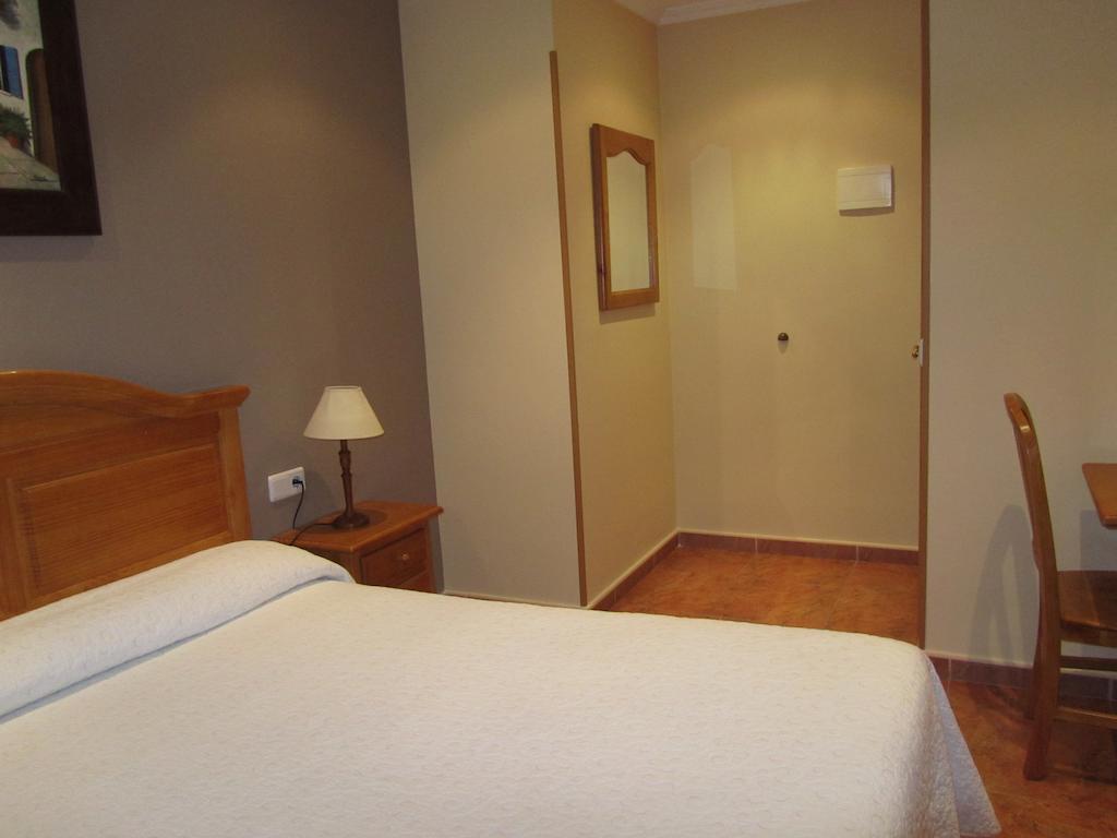Hostal Puerta La Villa Valladolid Exterior foto