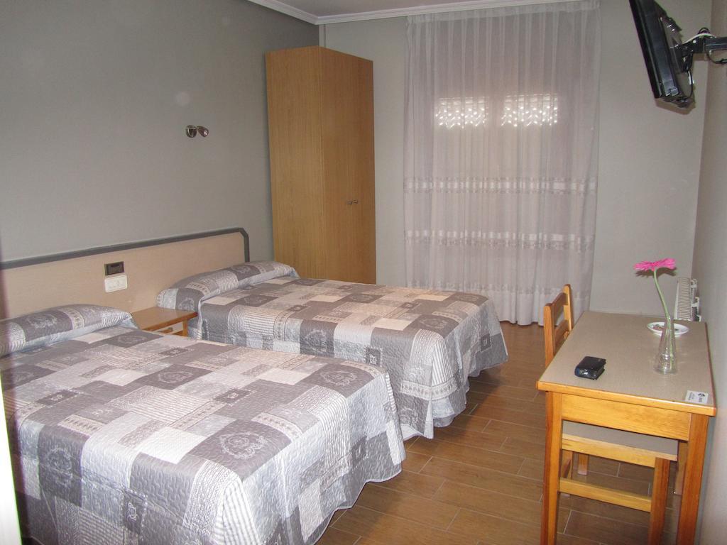 Hostal Puerta La Villa Valladolid Exterior foto
