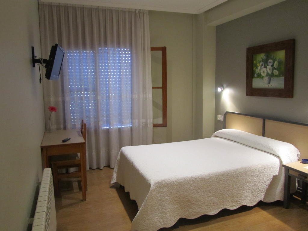 Hostal Puerta La Villa Valladolid Exterior foto