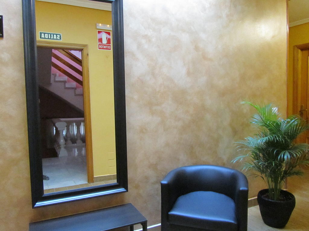 Hostal Puerta La Villa Valladolid Exterior foto