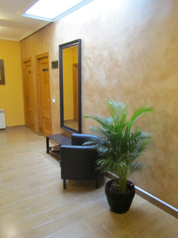 Hostal Puerta La Villa Valladolid Exterior foto